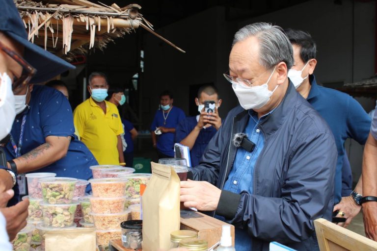 ‘สนธิรัตน์’ชูพัฒนา’เศรษฐกิจฐานรากแบบน้ำพุ’ปรับฐานคิดเปลี่ยนการสั่งการมาจากประชาชน 
