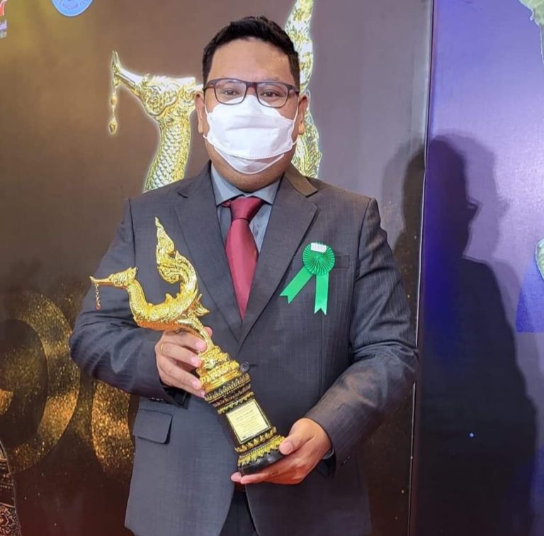 สุดปลื้ม!’หมอแมพ’รับรางวัล’คนไทยตัวอย่าง’สาขาทำคุณประโยชน์ต่อสังคมดีเด่น ขอดูแลชาวบ้านด้วยหัวใจต่อไป