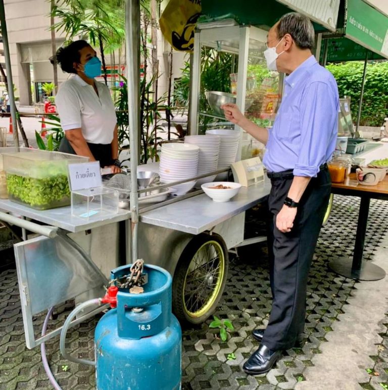 ‘สนธิรัตน์’เดินตลาดเจอแม่ค้าถามเรื่องราคาก๊าซ แนะมองหาวิธีผลิตไฟฟ้าทางเลือกใหม่ กู้วิกฤตค่าไฟแพง!!