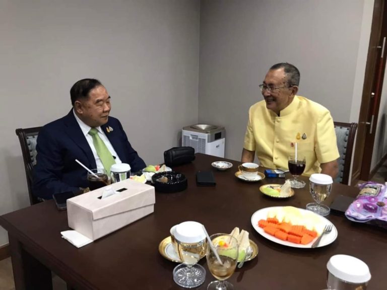 ‘ท่านใหม่’พบคุยเปิดใจ!!’ลุงป้อม’แล้ว ขออย่าดึงฟ้ามาเล่น-เอามือปิดพระอาทิตย์เหมือนบางพรรค